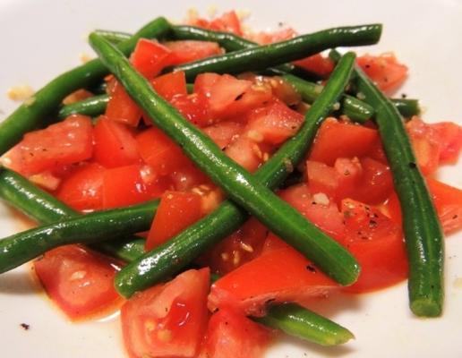 Chileense bonen gooiden groene bonen en tomaten