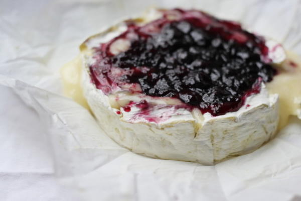 cranberry-geglazuurde brie