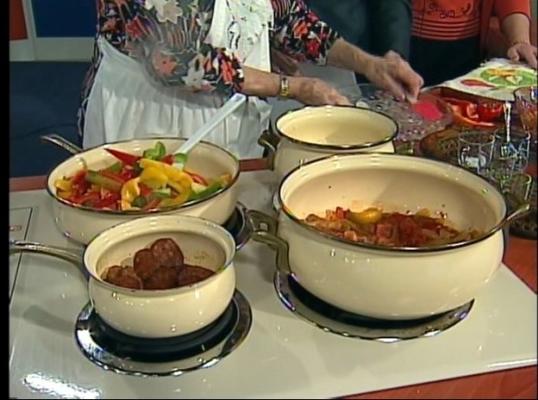 Hongaarse lecso - peper, worst en tomatenstoofpot