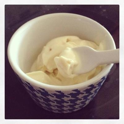 witte chocolade-ijs