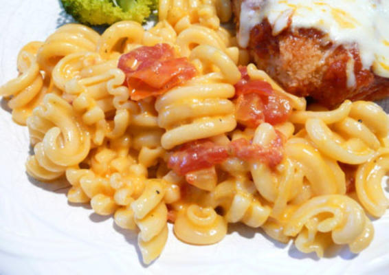 macaroni, tomaat en kaas