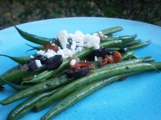 Griekse stijl slabonen met tomaten en feta-kaas