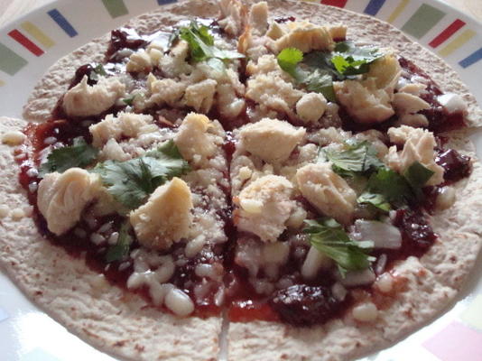 raspberry-chipotle barbecue kip pizza