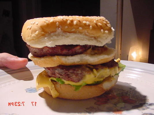 grote jongen originele dubbeldekker hamburger klassieker door todd wilbur