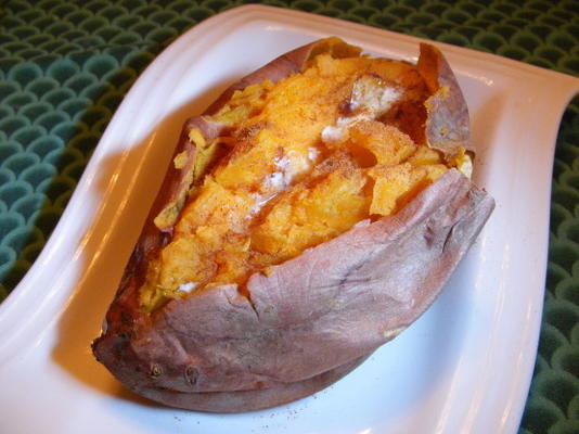 gebakken zoete aardappelen met kaneelboter