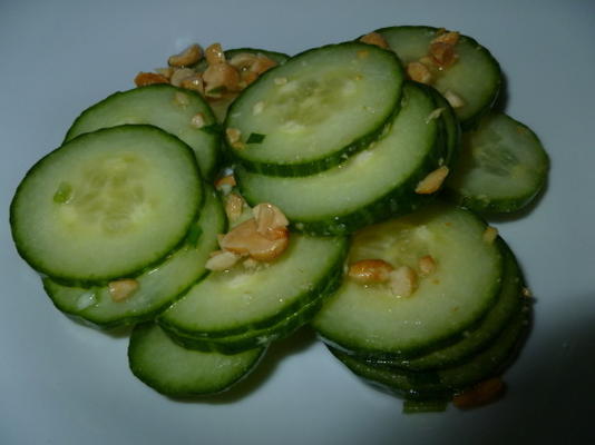 nootachtige komkommersalade