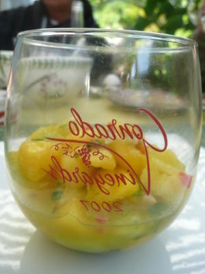 ananas, honingdauw en mango met gember en verse kruiden