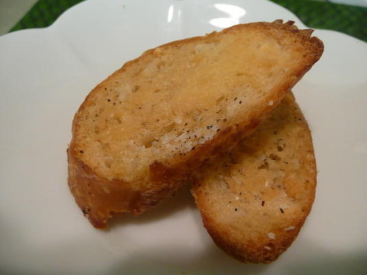 de parmezaanse croutons van contessa op blote voeten