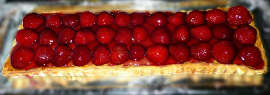 Frangipane taart met aardbeien en frambozen