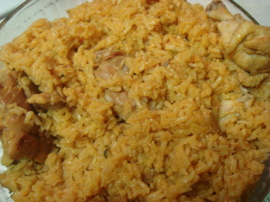 dominicaanse locrio de pollo (rijst en kip)