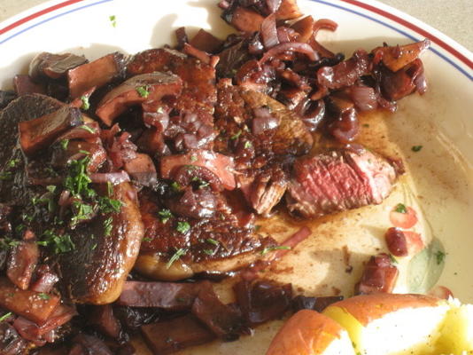 filet mignon au bordelaise - biefstuk in rode wijn met sjalotten