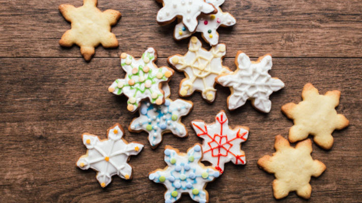 magische fonkelende sneeuwvlokken: kerstboterkoekjes-koekjes