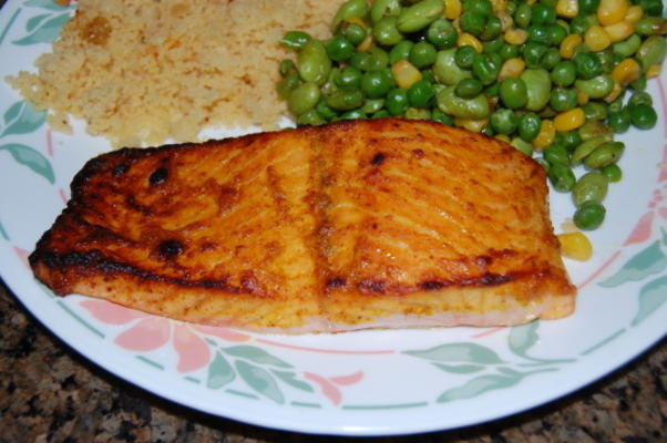 gekruide zalm met mosterdsaus