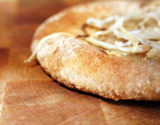 tajik non (plat brood met sjalotten)