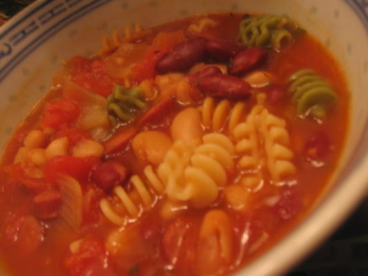 pasta fagioli soep met gerookte worst