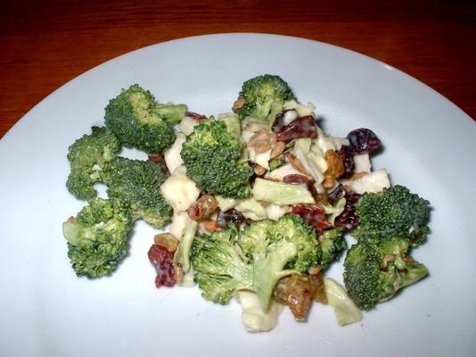 broccolisalade met bacon en craisins