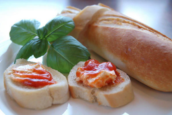 queso de cabra con tomate (geitenkaas gebakken in tomatensaus)