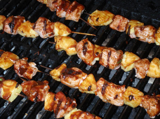 hoisin-geglazuurde varkensvlees kabobs