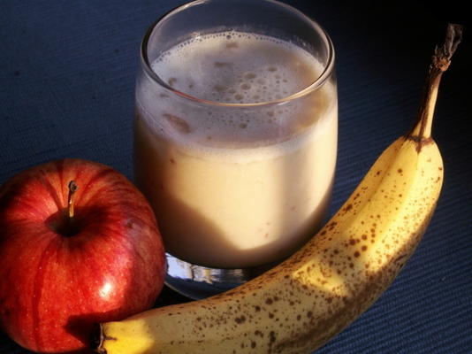 smoothie van ananas, appel en banaan