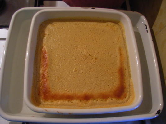 citroen karnemelk pudding cake met verse bessen