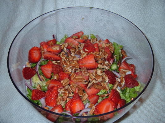 lente mix aardbei aspergesalade