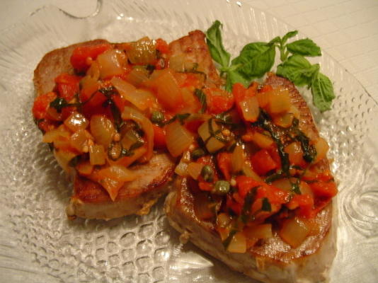 tonijn met tomaten kappertjes basilicum saus