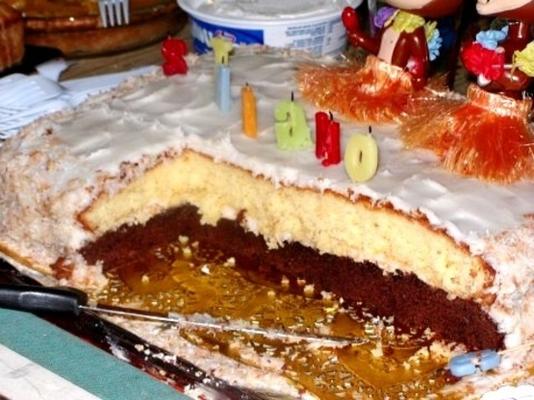 amandel-vreugde cake met romige kokosboter glazuur