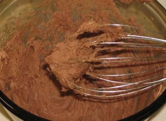 donkere chocoladetaart met dubbele fudge glazuur