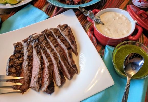 twee-weg gebarbecued biefstuk (churrasco)