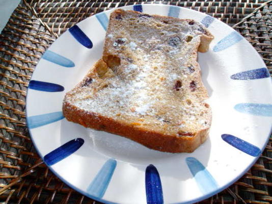 oranje Franse toast gemaakt met kaneel brood