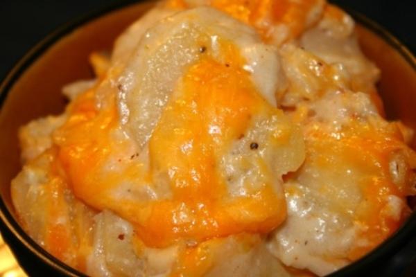 cheesy scalloped potatoes (calori-getrimd)