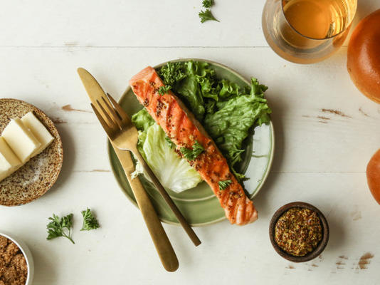 zoete mosterd geglaceerde zalm voor de grill