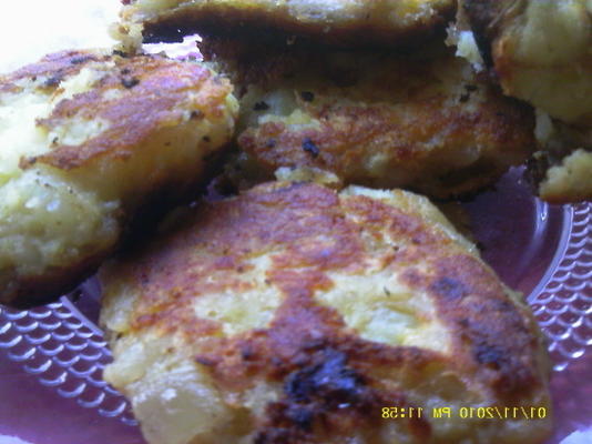 llapingachos - aardappelkoekjes gevuld met kaas