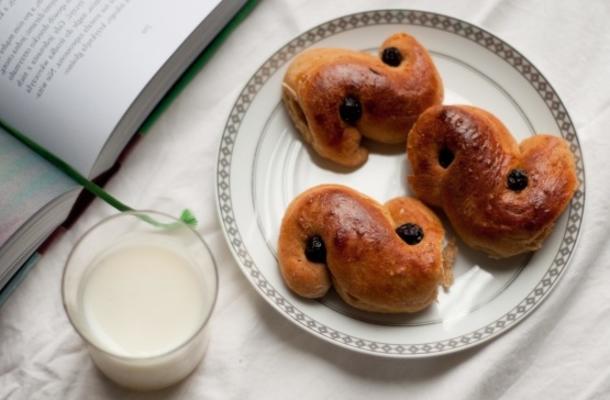 saint lucia broodjes - lussekatter - saffraanbroodjes