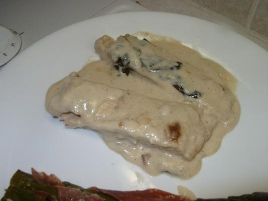 kip met geroosterde knoflook en parmezaanse saus