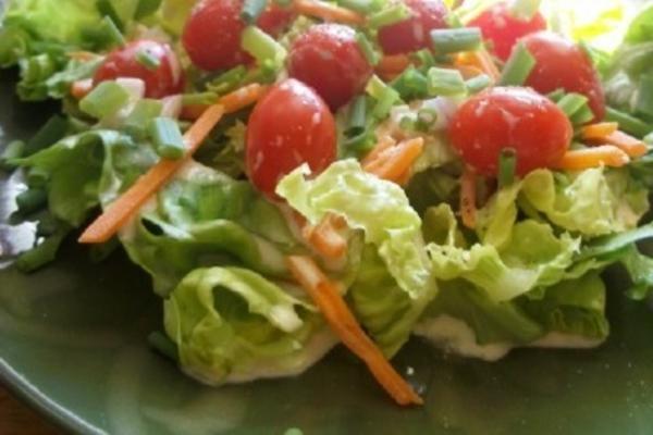 boston sla salade met romige oranje sjalotten dressing