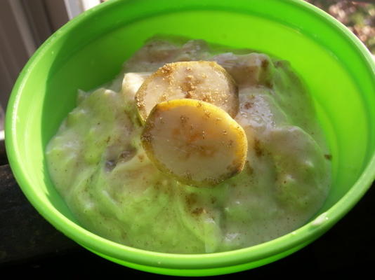 kela ka raita (yoghurt en bananen)