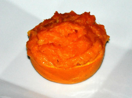 Yam in oranje schelpen