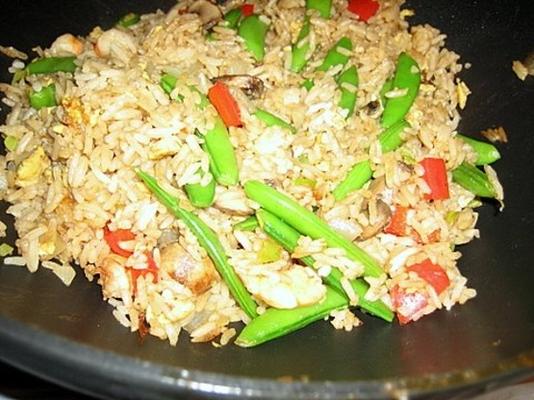 garnalen en ei gebakken rijst