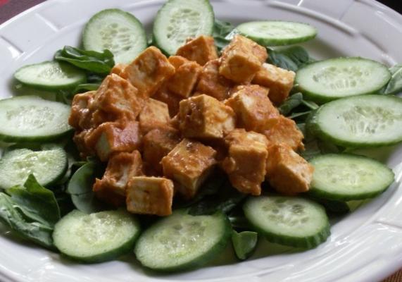 pan aangebraden tofu met pittige pindasaus