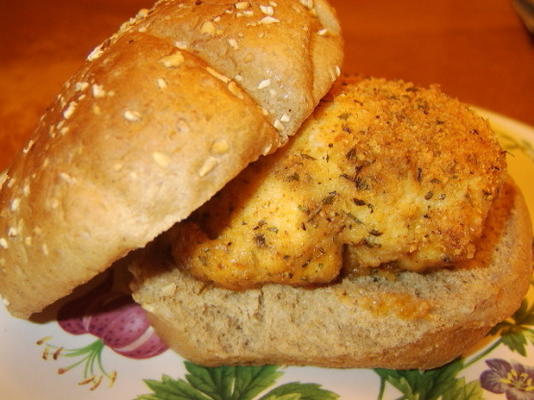 Parmezaanse kip broodje