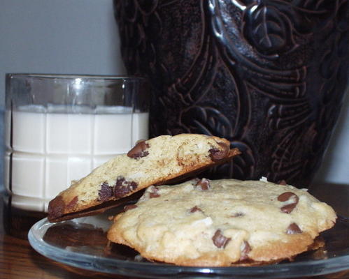 amaretto chunk cookies