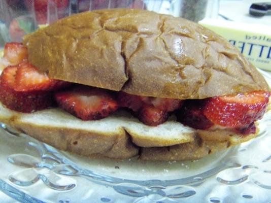 verse aardbeien sandwich