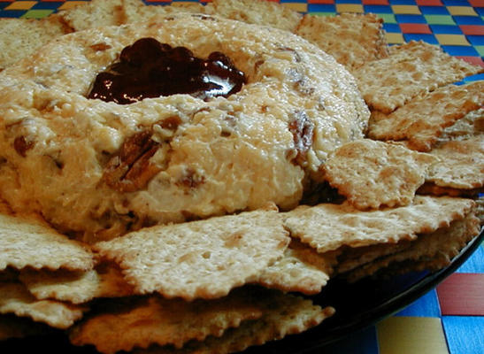 kaasring met aardbeienjam