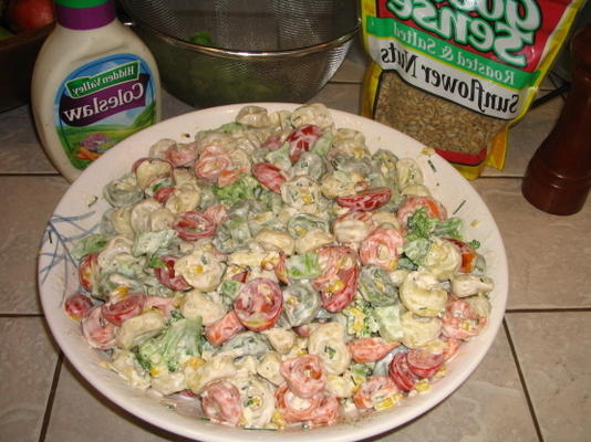 broccoli, tortellini en spek salade