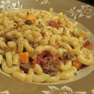 tomaat, hamburger, macaronigoelasj