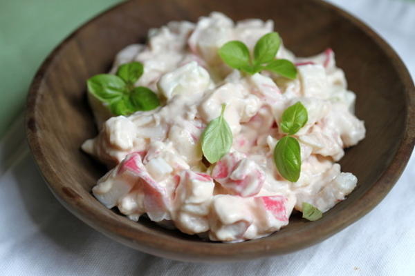 seafood salad met garnalen en krab