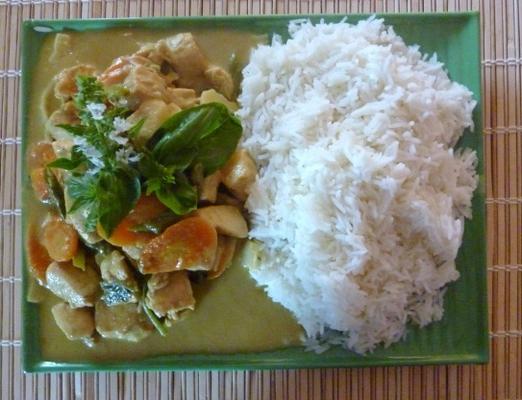 gaeng keow wan gai - thai green curry chicken