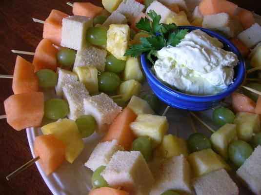 fruit kabobs met margarita dip