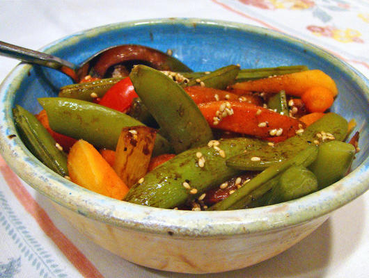 sesam erwtjes met worteltjes en paprika's
